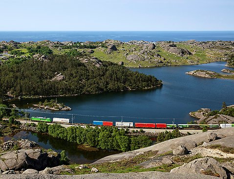Train in archipelgo