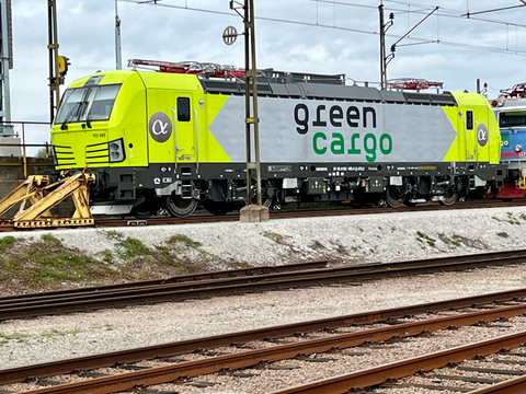 The first of ten new Vectron locomotives has arrived in Malmö